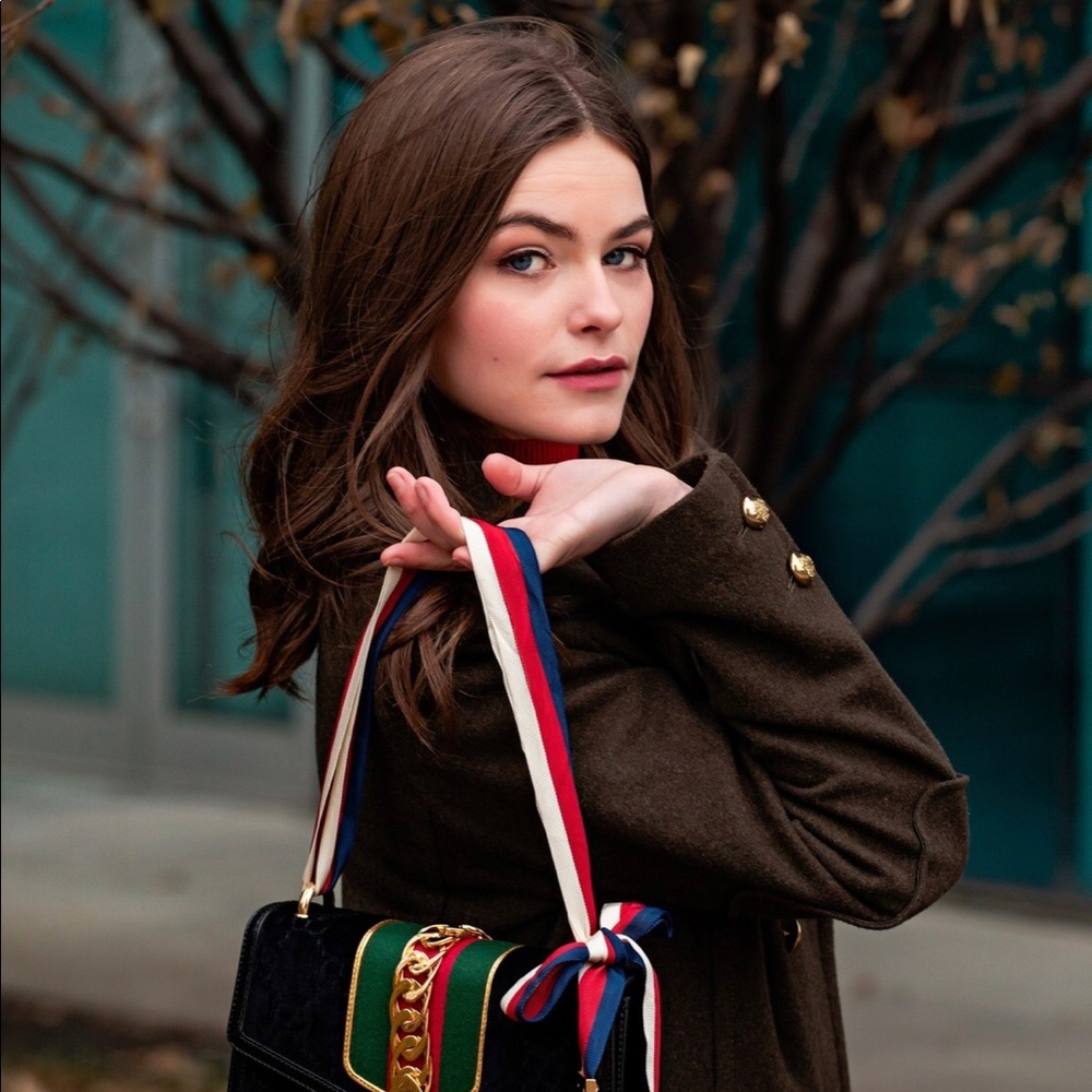 Meet your posher, Chrissy!